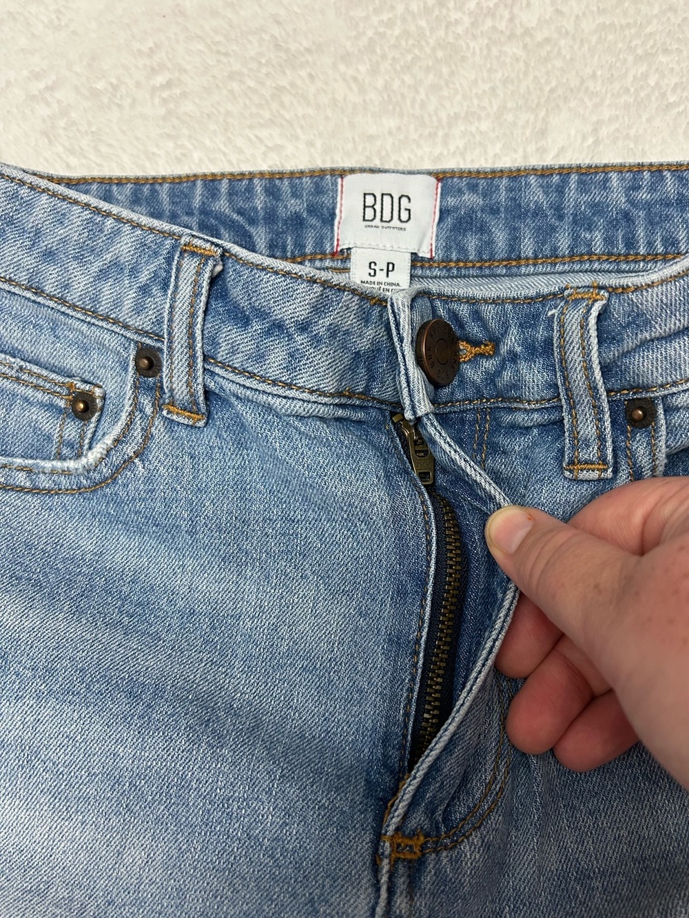 BDG Y2K Denim Highwaist Mini Skirt Small Light Wash Frayed Hem Minimalist Casual - Picture 3 of 6